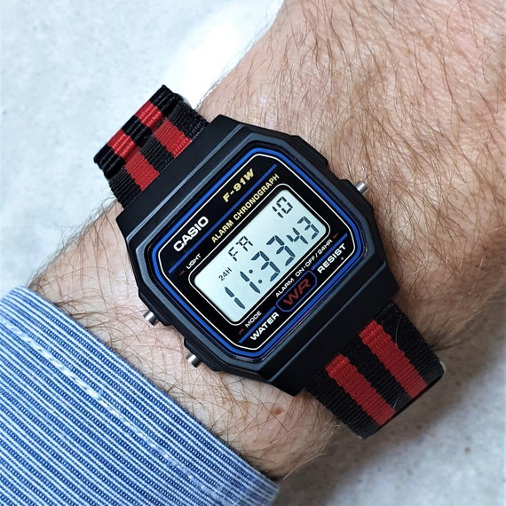 Reloj Casio F-91 con correa de nylon rojo y negro, El Diablo