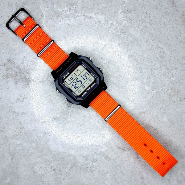 Montre Casio 10 ans Battery Life sur un bracelet en nylon orange (W-800H-1AVES)