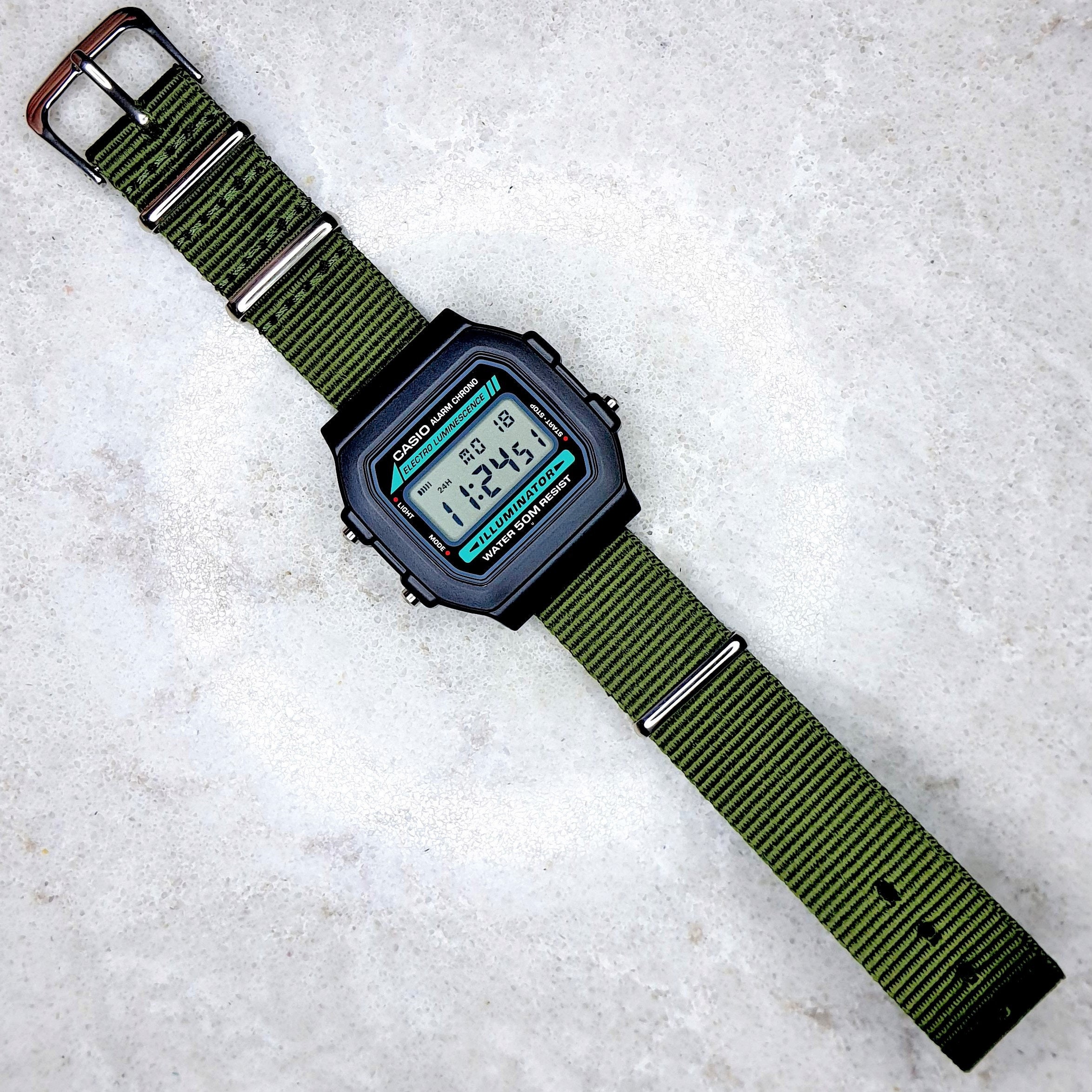 inaktive For en dagstur Søndag Casio Classic Illuminator Watch on an Olive Green Nylon Strap - Etsy