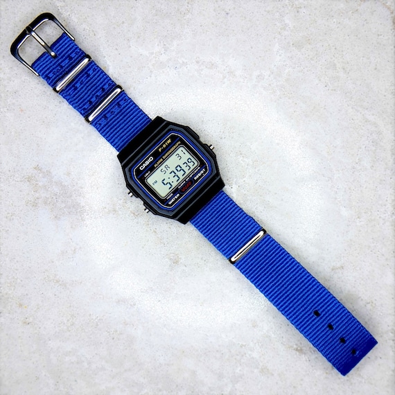 Reloj Casio F-91W con correa de nylon azul real. Opción para