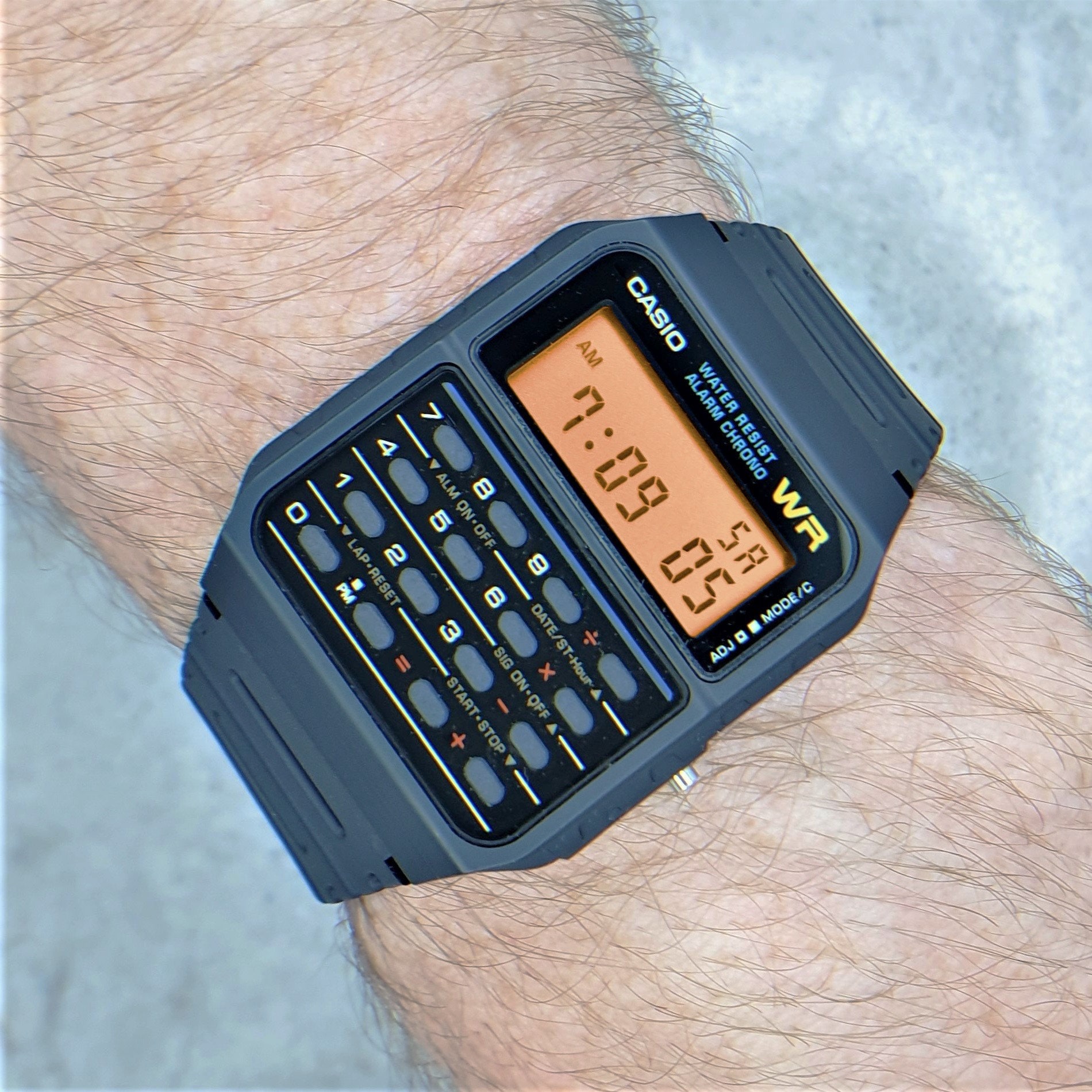 Reloj Casio F-91 con correa de nylon rojo y negro, El Diablo