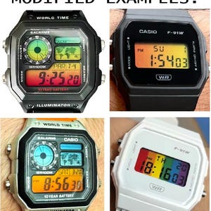 Peut inclure: Plusieurs montres num&eacute;riques avec diff&eacute;rents styles d'affichage. Les montres ont des bo&icirc;tiers noirs, argent&eacute;s et blancs avec des &eacute;crans num&eacute;riques affichant l'heure, la date et d'autres fonctions. Certaines ont des fonctions d'heure mondiale et d'alarme.