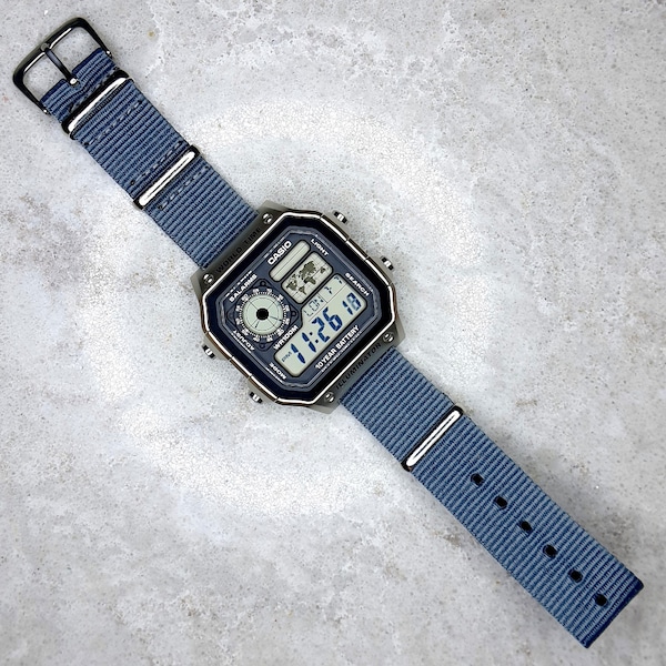 Casio World Time Illuminator Watch avec bande de nylon gris, AE-1200WHD-1AVEF