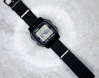Casio 10 Jahre Batterielebensdauer Uhr an einem schwarzen Nylonband  (W-800H-1AVES)