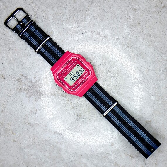 Orologio Casio Retro F-91W rosa con cinturino in nylon nero | Etsy Italia