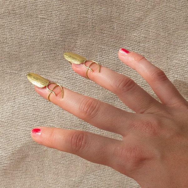 Brass nail ring for woman, nail ring claw, lace jewelry, nail jewelry, handmade statement rings, contemporary rings | HANJA COLLECTION