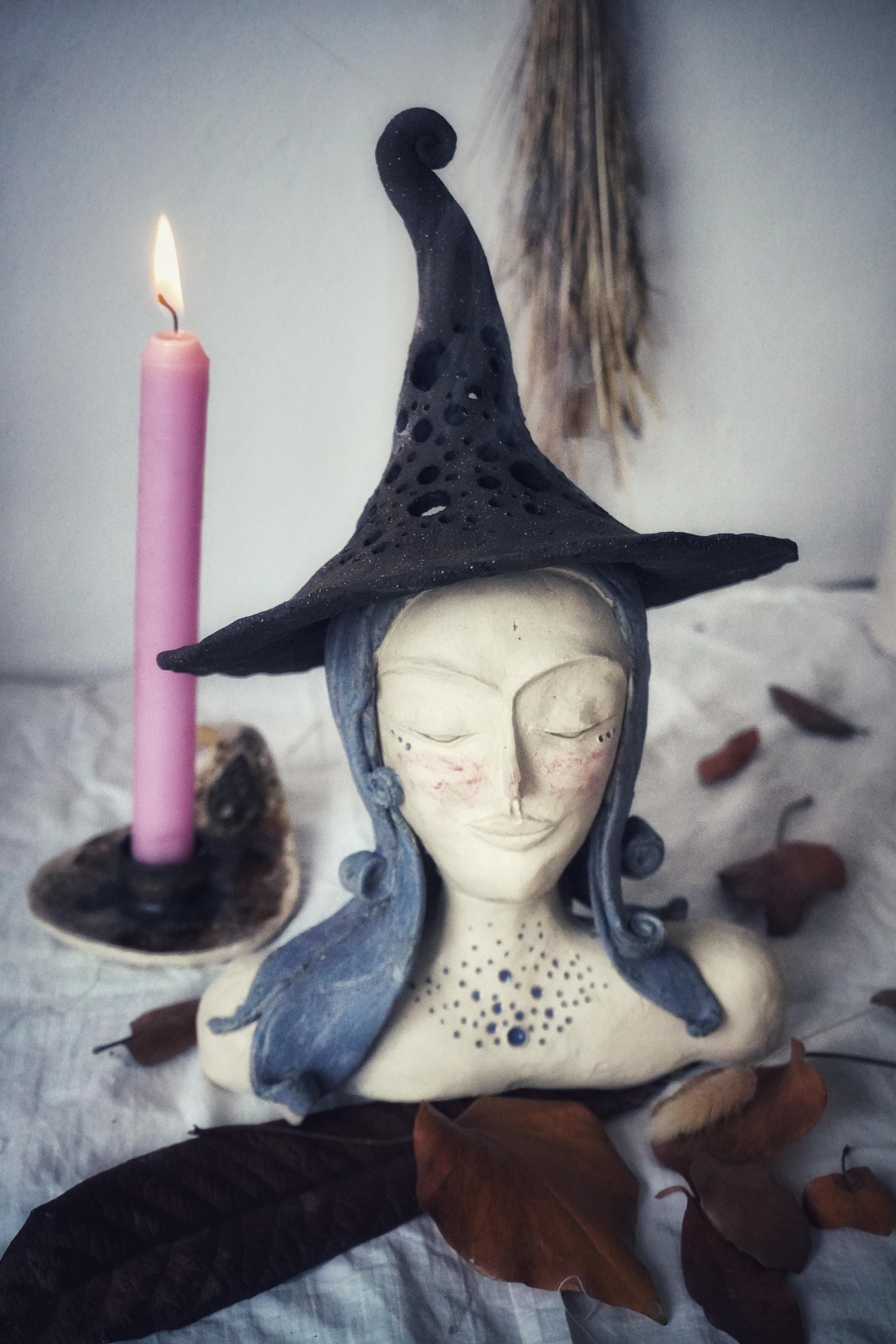 Etsy - Nuriavelaceramica Blanc Bruja De Incienso, Halloween, Autel Bruja, Cerámica, Decoración Halloween