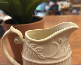 Vintage Antique I. Godinger & Co. Beige Ceramic Creamer Pitcher, Gravy Bowl, 4.5 x 2 x 4 Inches, Fall Decor and Centerpieces, Excellent Cond