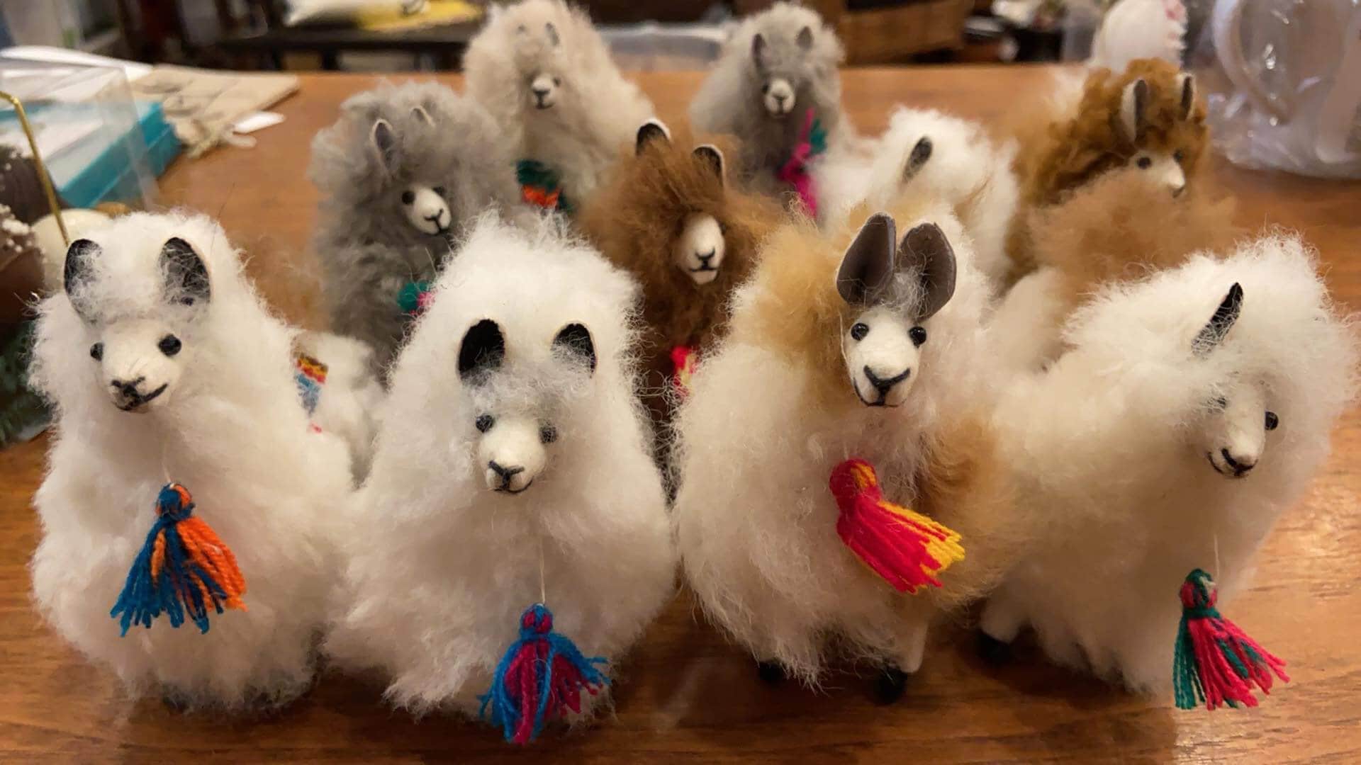 Handcrafted Alpaca Wool Medium Decorative Alpacas Llamas, 4x4