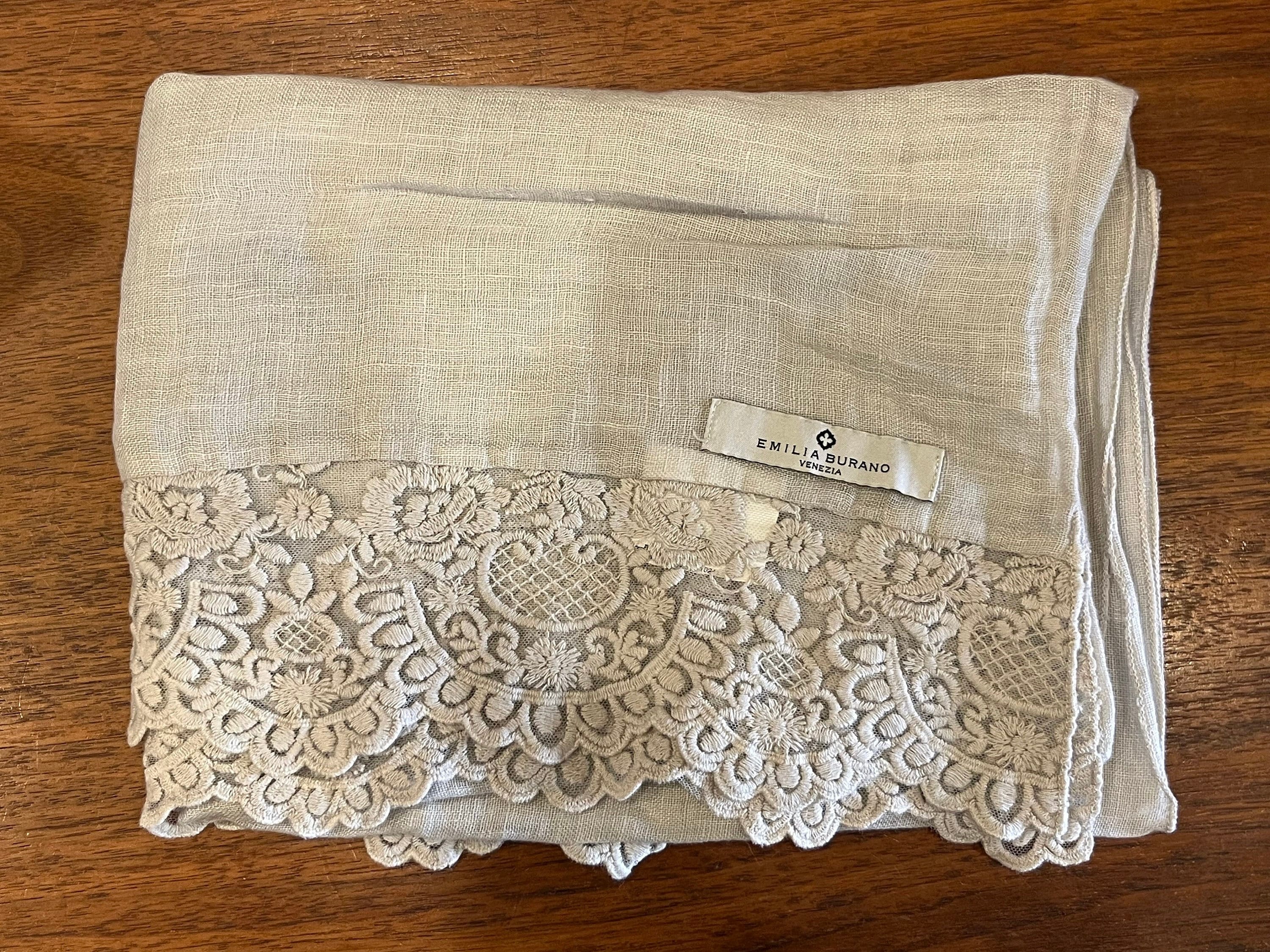 完売】venica Scallop embroidery scarf