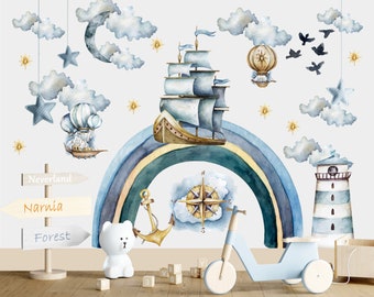Puede incluir: Un conjunto de pegatinas de pared de estilo acuarela que presenta un arcoíris, un barco, un faro, nubes, estrellas y globos aerostáticos. Las pegatinas son perfectas para una guardería o una habitación infantil.