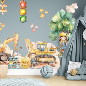 Puede incluir: Ilustración en acuarela con temática de construcción para una habitación infantil. Presenta vehículos de construcción amarillos, trabajadores, semáforos, estrellas y una cama con dosel. La paleta de colores incluye amarillo, azul, verde y marrón.