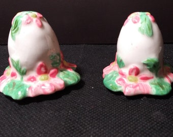 Floral egg salt and pepper shakers, pink, white, green, ceramic, vintage