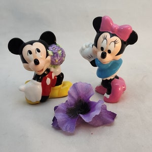 Adoráveis saleiros e pimenteiros do Mickey e Minnie Mouse do Dia dos Namorados da Disney, colecionáveis, para jantar e servir, de cerâmica