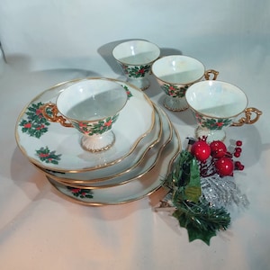 Gorgeous  UCAGO Christmas  fine China dish set, &quot; Holly Berry&quot; dining and serving, home and living, iridescent, 1960, Japan