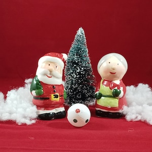 Santa Claus and Mrs. Claus salt and pepper shakers, vintage, ceramic, Christmas shakers