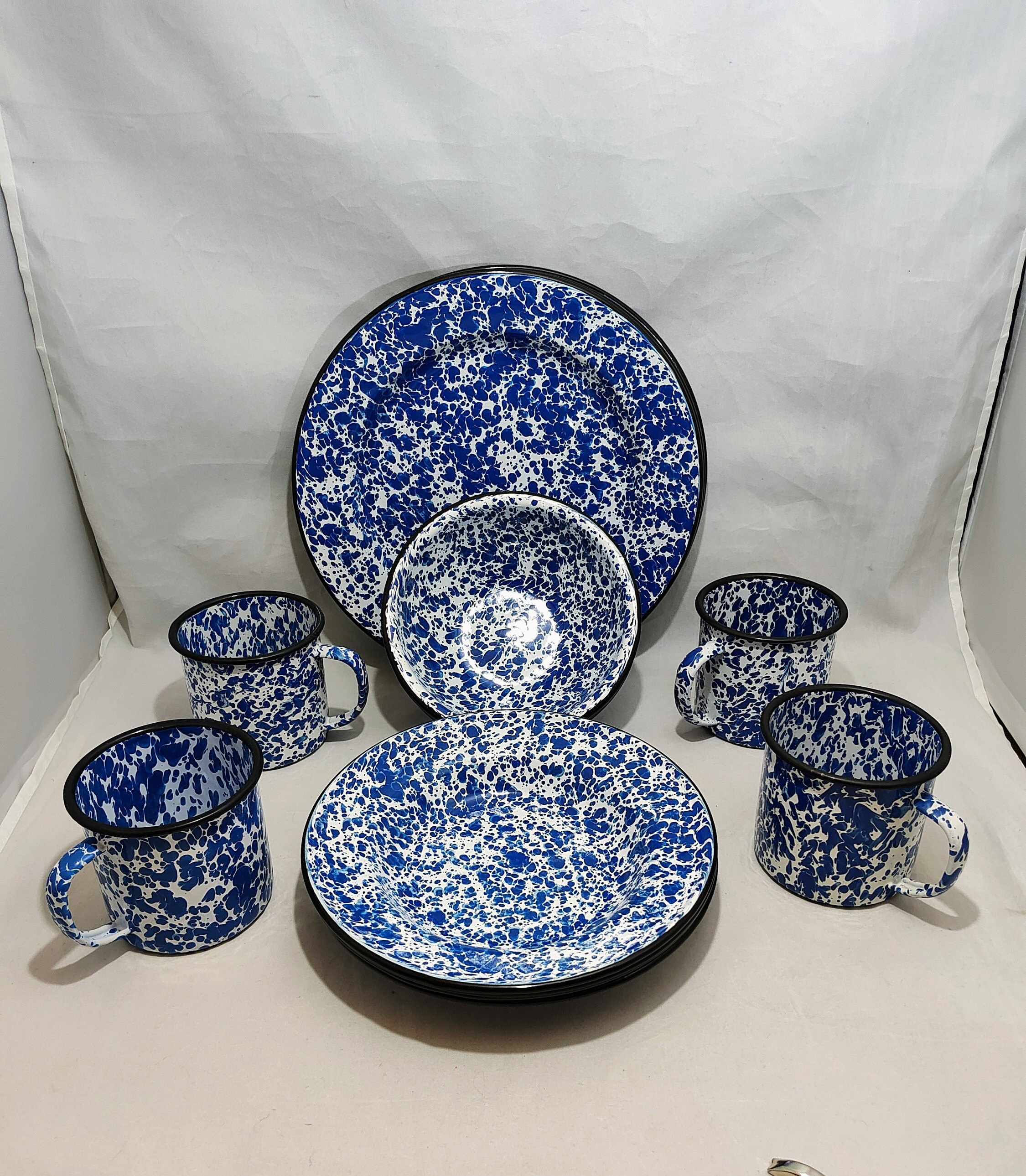 Blue and white metal dishes hotsell
