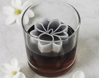 Magnolia Flower Ice Mold – Elegant Silicone Tray for Cocktails & Baking