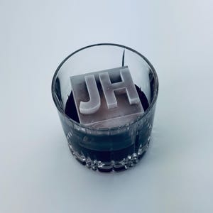 Bandejas y moldes de hielo personalizados en fuente Manhattan