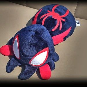 Peluche 2099S à grosse tête Miguel O'hara Plushie Across the Spiderverse  Spiderman -  France