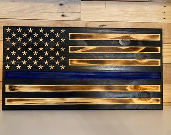 Bandera rústica estadounidense tallada con la Línea Azul Delgada
