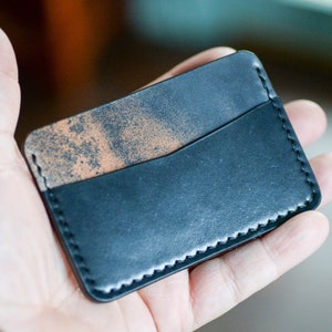 Cartera de concha de rocado negra marmolada cordobesa y horween de 3 bolsillos, hecha a mano