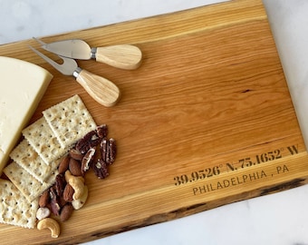 Live Edge Charcuterie Board Personalized, City State Personalized Cheese Board, Custom Chopping Board Wedding Anniversary, Coordinates Board