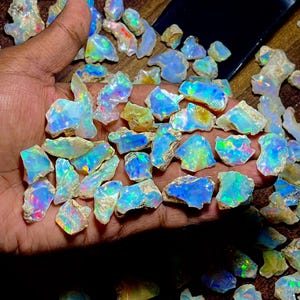 Opale éthiopienne brute - multi opale de feu Welo - opale en cristal brut - opale sèche brute - opale blanche brute - opale brute non coupée - pour la fabrication de bijoux