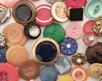 Vintage buttons lot 100 buttons / assorted button lot / mixed colors and sizes for crafting / as pictured