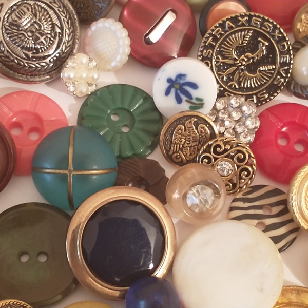 Vintage buttons lot 100 buttons / assorted button lot / mixed colors and sizes for crafting / as pictured