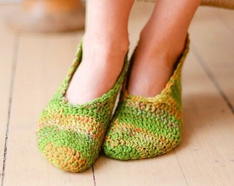 Super Easy Pattern Crocheted slippers for women. SIZE 35/37 - 38/40 - 41/43.