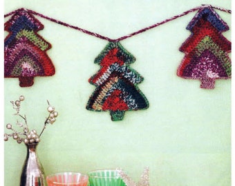 Easy Pattern Crochet Christmas Tree Garland.