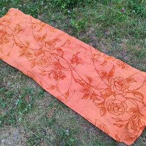 90s Vintage Large Orange Floral Table Runner. Size 45x150cm (17.7x59in).