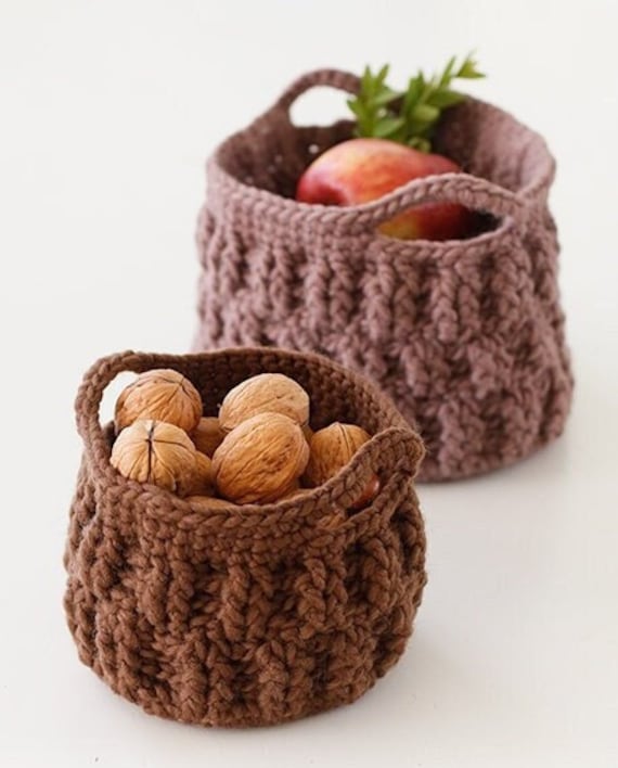 Christmas nut basket Clearance