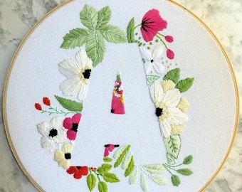 Embroidery letter hoop // Initials embroidery