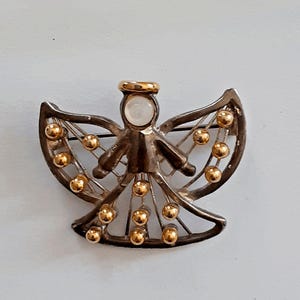 Contemporary silver tone angel brooch spread wings 1.25&quot;