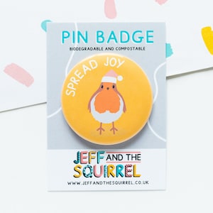 Spread Joy Robin Insignia biodegradable 56mm - Robin Christmas Badge - Insignia de pájaro de Navidad - Spread Festive Joy Gift - Pin de botón compostable