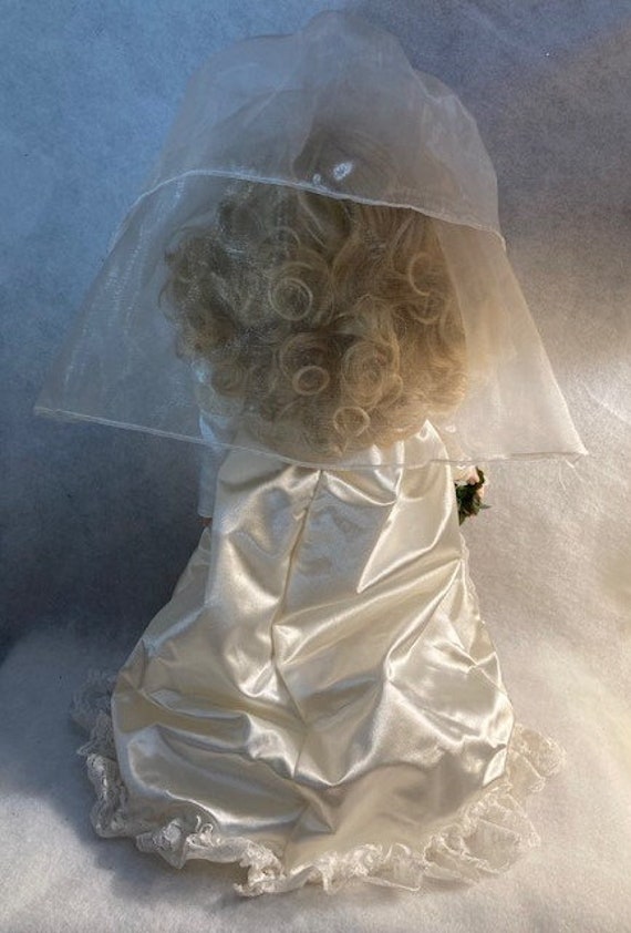 Vintage Porcelain Bride Porcelain Doll in Wedding Dress With Veil W/stand -  Etsy
