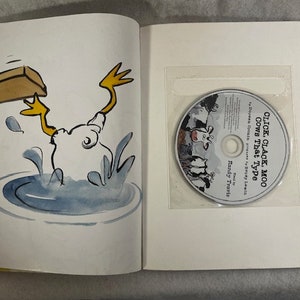 2000 Click, Clack, Moo Cows That Type read a long/CD by Doreen Cronin & Betsy Lewin, Randy Travis image 7
