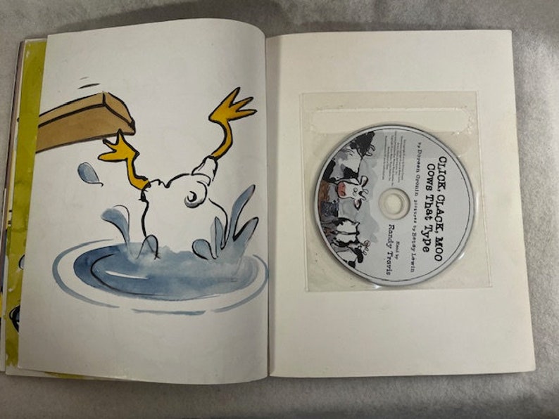 2000 Click, Clack, Moo Cows That Type read a long/CD by Doreen Cronin & Betsy Lewin, Randy Travis image 7