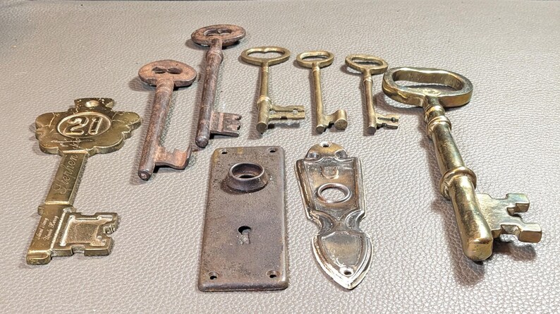 Skeleton Keys, Door Handle Plates, Vintage OCT Updated - Etsy