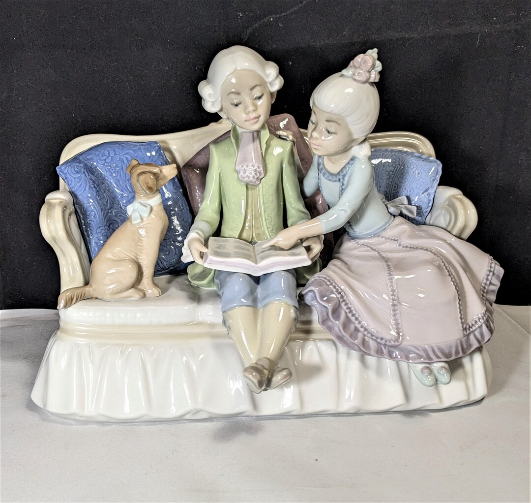 LLADRO 月に座る子供の像 6848 Blessed Family Figurine | Lladró® USA
