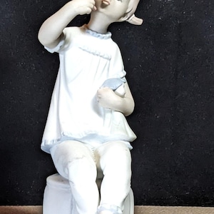Lladro Girl with doll 1083, unglazed