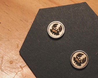 Sternzeichen Ohrringstecker (8mm) mit Stirling Silber 925 (Sternzeichen nach Wahl, aus Ahorn-Holz)