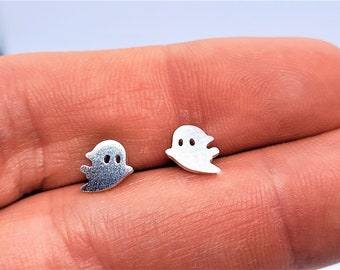 4048 Antique Silver Ghost Dangle Earrings