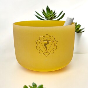 Quartz Crystal Singing Bowl &quot;10&quot;, Solar Plexus Chakra (Regulates your Self-esteem) Crystal Singing Bowl