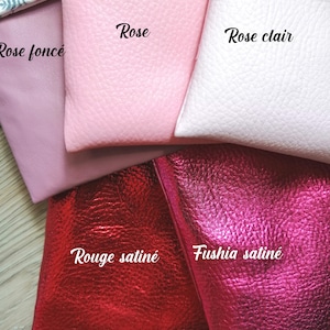 May include: Five fabric swatches in different shades of pink and red. The swatches are labeled "Rose fonc&eacute;", "Rose", "Rose clair", "Rouge satin&eacute;", and "Fushia satin&eacute;".