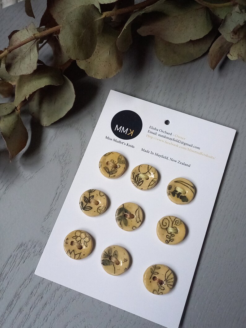 NEW: 1.5cm Ceramic Buttons C Yellow Flower