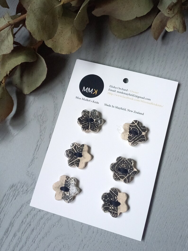 NEW: 1.5cm Ceramic Buttons Large Flower