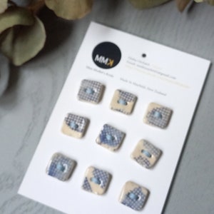 NEW: 1.5cm Ceramic Buttons S Blue/White Hash